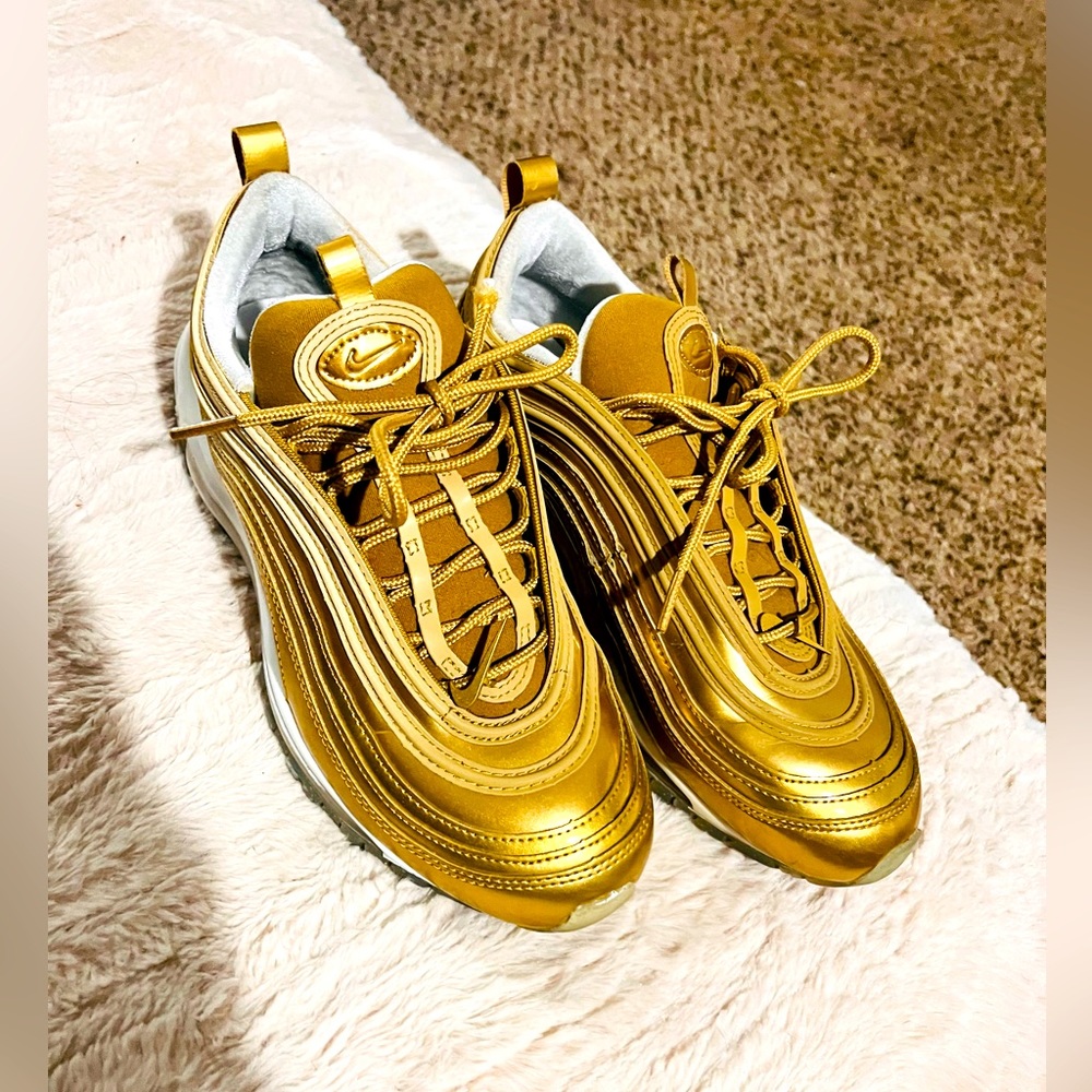Nike Gold AirMax 8.5